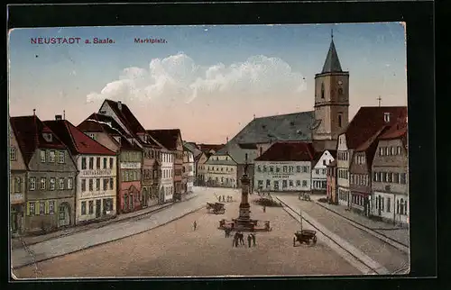 AK Neustadt a. Saale, Marktplatz mit Brunnen