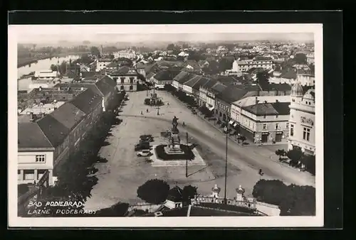 AK Bad Podiebrad / Podebrady, Blick auf Platz im Zentrum