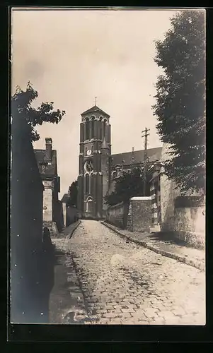 Foto-AK Couvron, Plastersteinstrasse zur Kirche