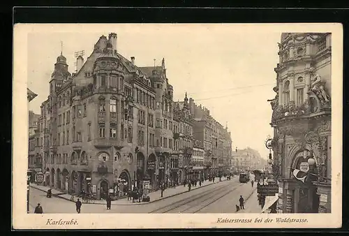 AK Karlsruhe, Kaiserstrasse bei der Waldstrasse mit Geschäften und Strassenbahn