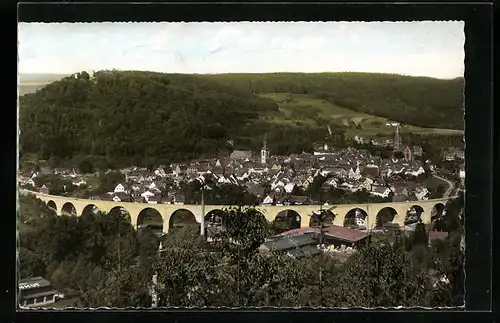 AK Nagold /Schwarzwald, Ortsansicht mit Viadukt und Hügeln