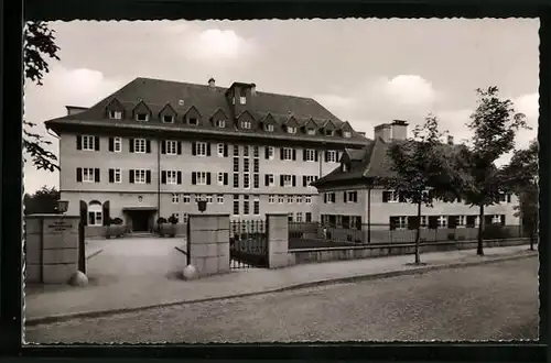 AK Freudenstadt /Schwarzwald, Posterholungsheim von der Strasse aus gesehen