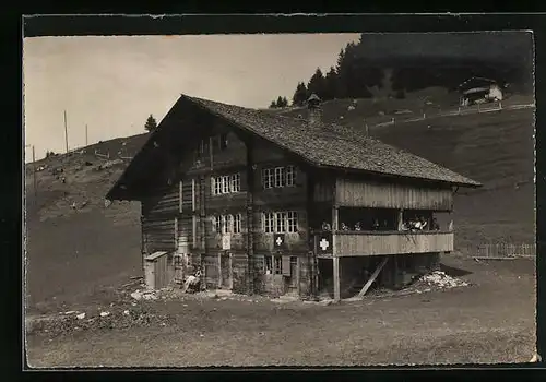 Foto-AK Frutigen, Ortspartie mit Holzhaus