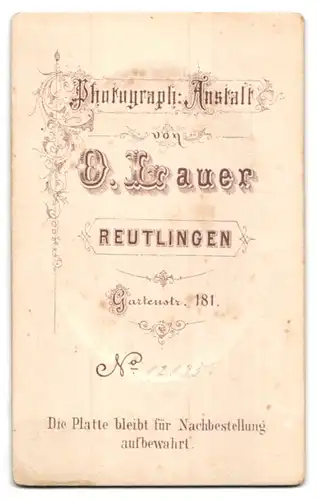 Fotografie O. Lauer, Reutlingen, Gartenstr. 181, Junge Dame mit Amulett