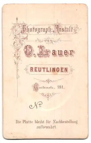 Fotografie O. Lauer, Reutlingen, Gartenstr. 181, Junge Dame in modischer Kleidung