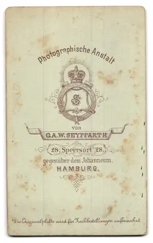 Fotografie G. A. W. Seyffarth, Hamburg, Speersort 28, Modisch gekleideter Herr mit Moustache