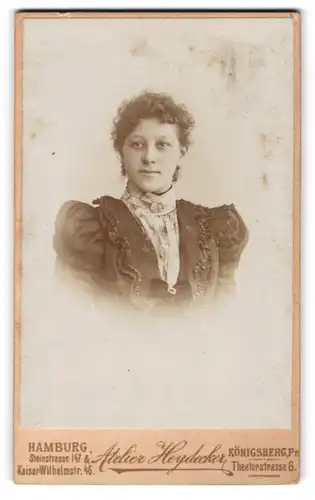 Fotografie Heydecker, Königsberg, Theaterstrasse 8, Junge Frau mit gelocktem Haar