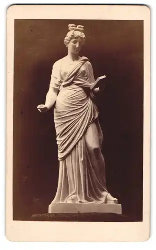 Fotografie unbekannter Fotograf und Ort, Statue der Clio