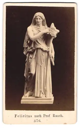 Fotografie unbekannter Fotograf und Ort, Statue Felicitas nach Prof. Rauch