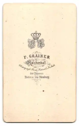 Fotografie F. Grainer, Reichenhall, Portrait Herr im Anzug mit Vollbart und Fliege