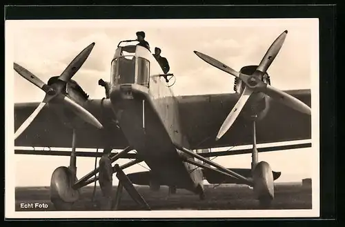 AK Wartung eines Kampfflugzeuges auf dem Flugfeld