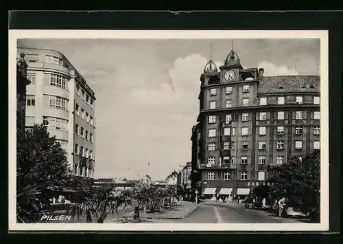 AK Pilsen, Strassenpartie mit Palmen