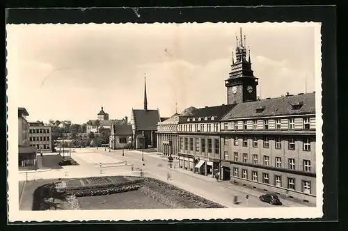 AK Pardubice, Strassenpartie mit Grünanlage