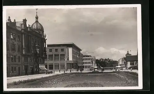 AK Pardubice, Strassenpartie mit Grünanlage