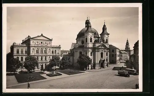 AK Kromeriz, Platz mit Kirche und Omnibussen
