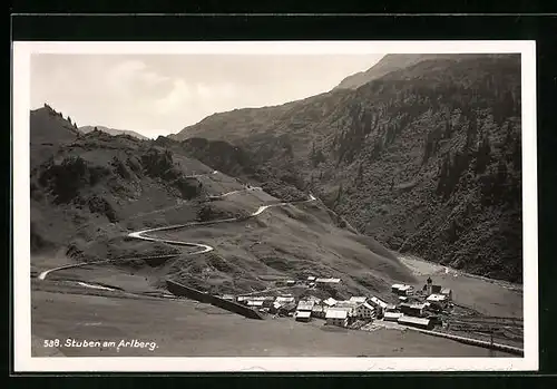 AK Stuben /Arlberg, Ortsansicht aus der Vogelschau