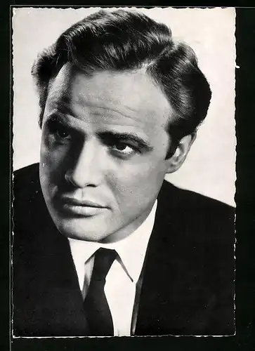 AK Schauspieler Marlon Brando mit freundlichem Blick