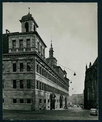 Fotografie unbekannter Fotograf, Ansicht Nürnberg, Strasse am Rathaus - Wolff'scher Bau