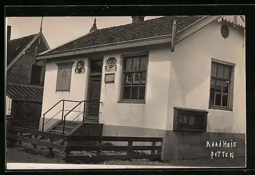 Foto-AK Petten, Raadhois, Städtisches Rathaus