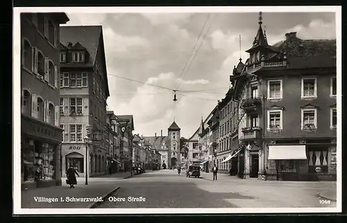 AK Villingen i. Schwarzwald, Obere Strasse mit Turm und Torbogen