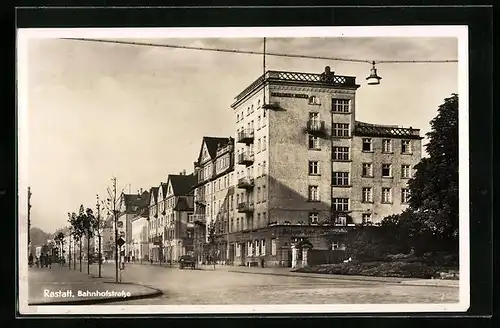 AK Rastatt, belebte Bahnhofstrasse