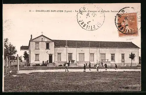 AK Chazelles-sur-Lyon, La Maison d`oeuvres et le Stade Jeanne d`Arc