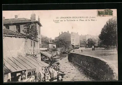 AK Le Chambon-Feugerolles, Lavoir sur la Valcherie et Place de la Mairie