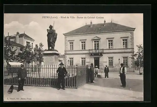 AK Feurs, Hotel de Ville, Statue du Colonel Combes