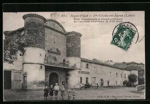 AK Sainte-Croix-en-Jarez, Mont-Pilat, Porte Monumentale et Facade principale de l`Ancienne Chartreuse du XIIIe siècle