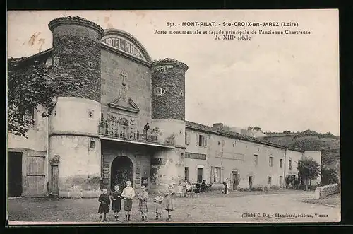AK Sainte-Croix-en-Jarez, Mont-Pilat, Porte monumentale et facade principale de l`ancienne Chartreuse du XIIIe siècle