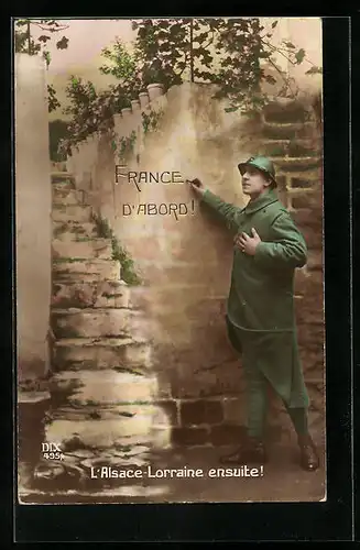 AK Soldat schreibt an die Häuserwand France, D`Abord! Propaganda