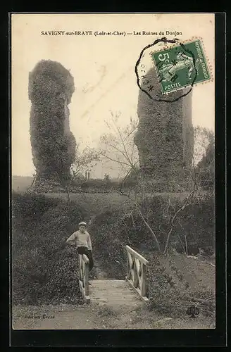 AK Savigny-sur-Braye, Les Ruines du Donjon
