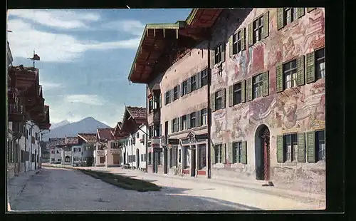 AK Mittenwald, Obere Marktstrasse mit Neunerhaus und Reitherspitze im Hintergrund