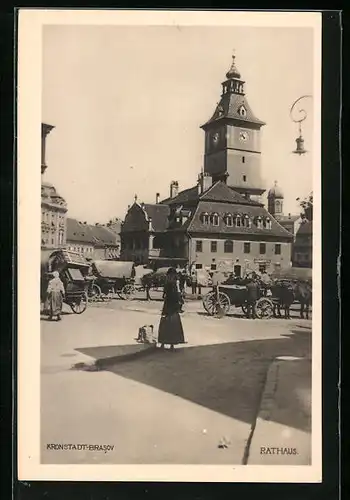 AK Brasov, belebter Platz vor dem Rathaus