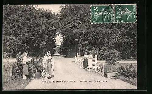 AK Sully-sur-Loire, le Chateau, la Grande Allée du Parc