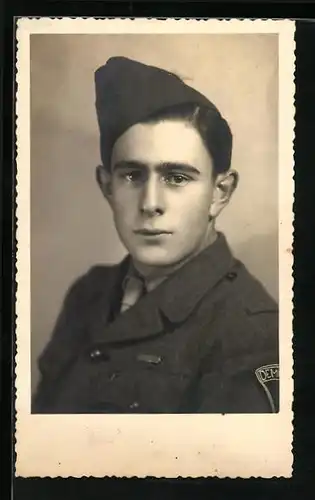 AK Halbporträt eines französischen Soldaten