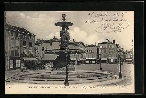 AK Chalons-sur-Marne, La Place de la République et la Fontaine