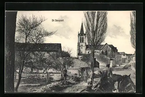 AK Saint-Souplet, Soldaten im zerstörten Dorf, Blick zur Kirche