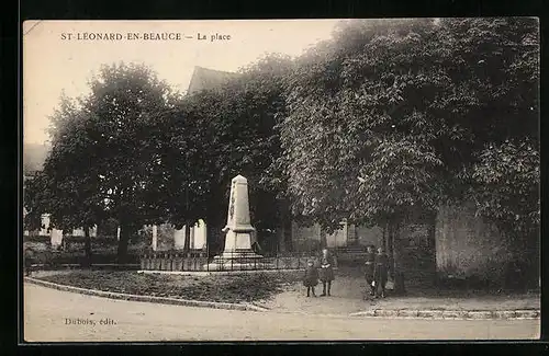 AK Saint-Léonard-en-Beauce, La place