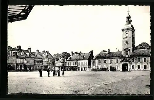 AK Romorantin, La Place de la Paix et la Mairie