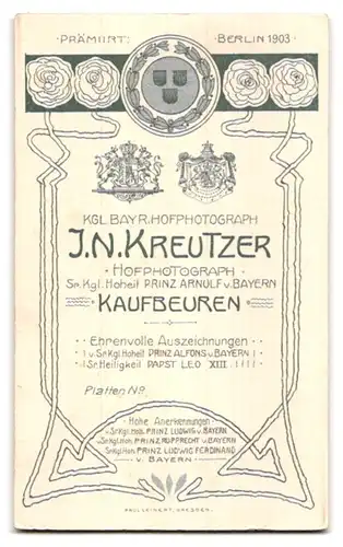 Fotografie J. N. Kreutzer, Kaufbeuren, Am Wiesthor, Portrait bildschönes Fräulein mit Pelzstola