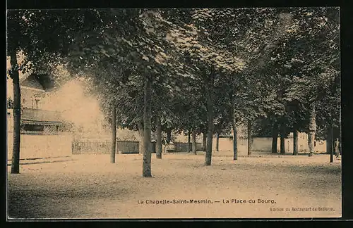 AK La Chapelle Saint-Mesmin, La Place du Bourg