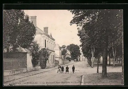 AK Jargeau, Le Boulevard Porte-Madeleine et l`Ecole des Garcons