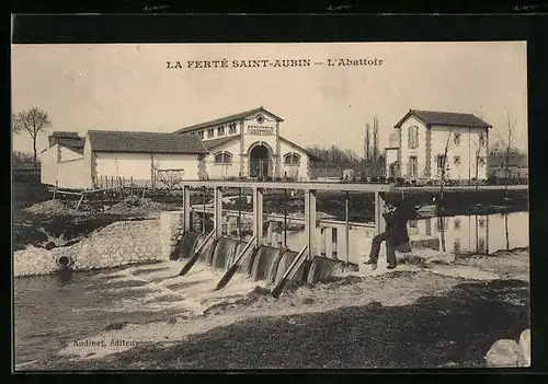 AK La Ferte-Saint-Aubin, L`Abattoir, Mann an der Schleuse