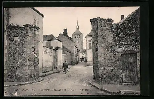 AK Jargeau, La Porte Madeleine et l`Eglise