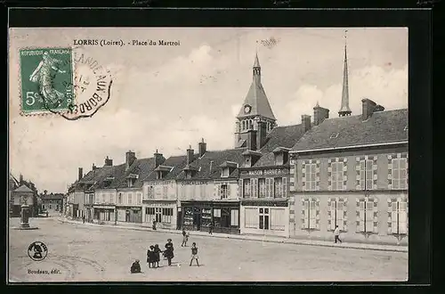 AK Lorris, Place du Martroi, Cafe du Loiret