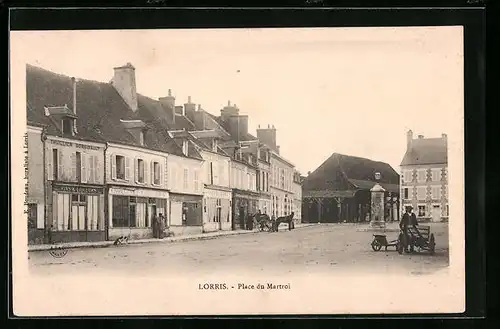 AK Lorris, Place du Martroi, Cafe du Loiret