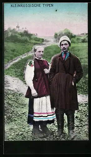 AK Kleinrussische Typen, ein Pärchen in Trachtenkleidern