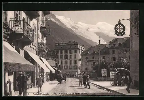 AK Chamonix, Rue Nationale et le mont Blanc