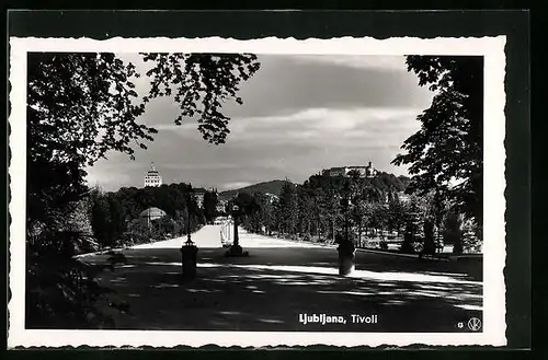 AK Ljubljana / Laibach, Tivoli, auf der Promenade
